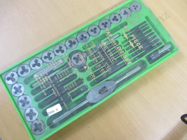 Tap and Die Set Image 1++