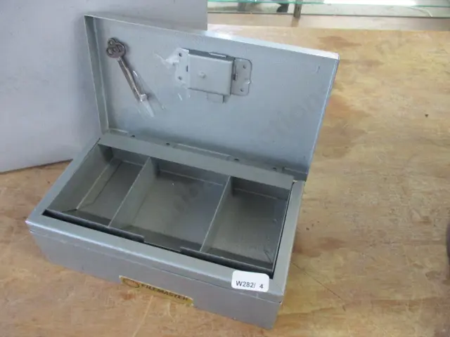 Cash Box Image 1++
