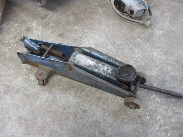 Floor Jack Image 1++