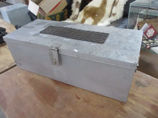 Metal Trunk Image 1++