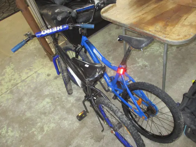 2 Bikes Image 1++