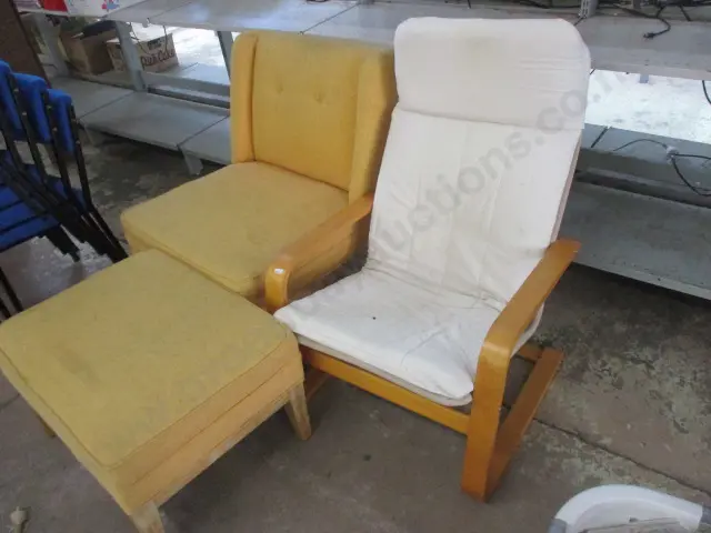 2 Chairs and Ottoman Image 1++
