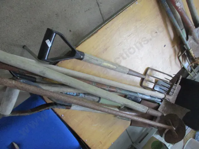 Garden Tools Image 1++