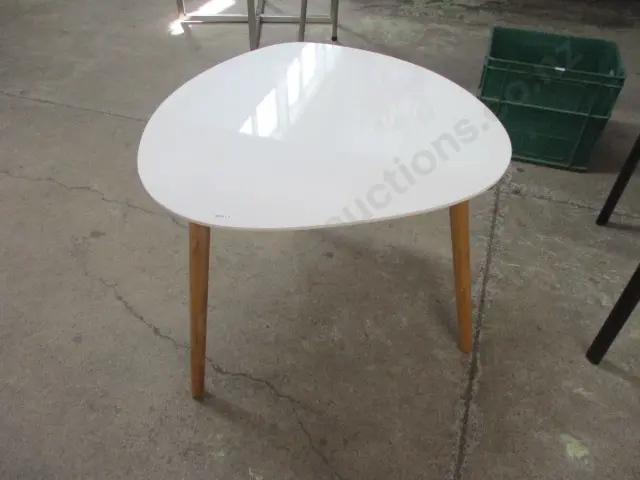 Side Table Image 1++