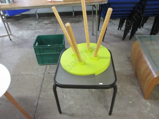 2 Side Tables Image 1++