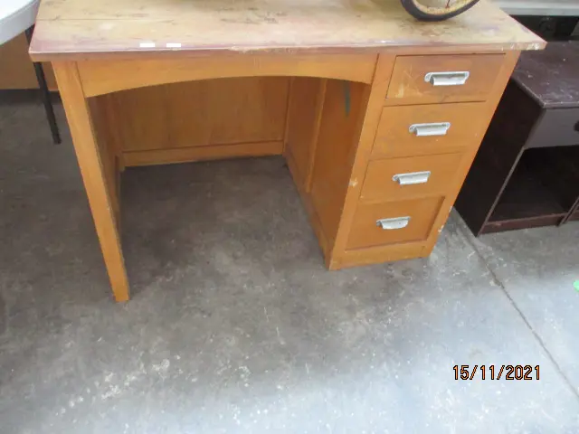 Rimu Desk Image 1++