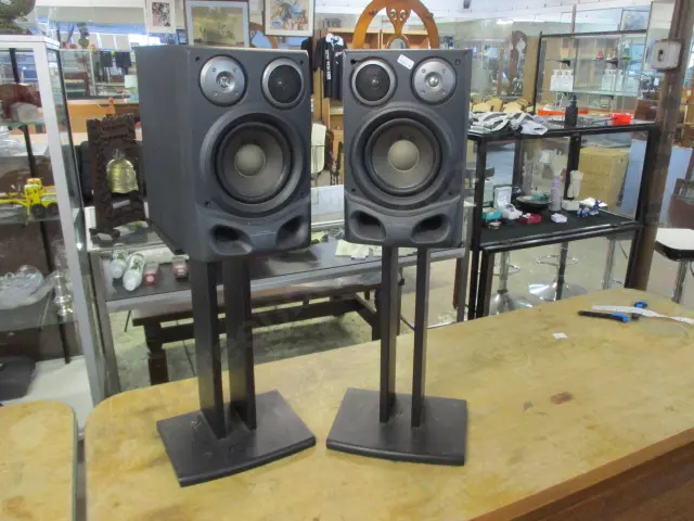 Speakers and Stand Image 1++
