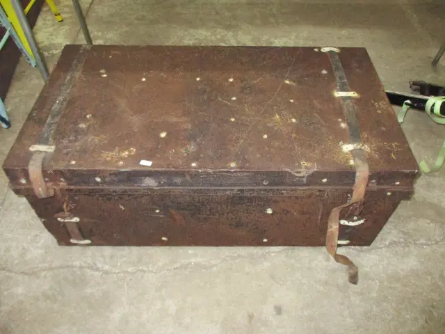 Metal Trunk Image 1++