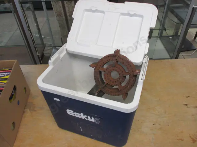 Gas Ring and Chilly Bin Image 1++