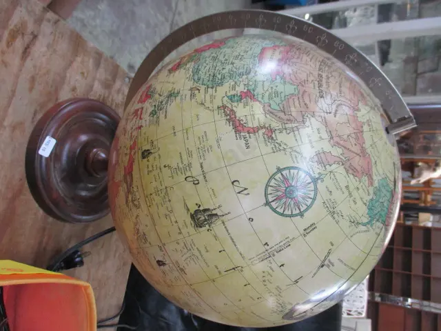 Globe Lamp Image 1++