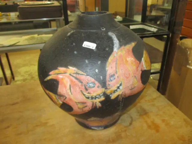 Angry Fish Vase Image 1++