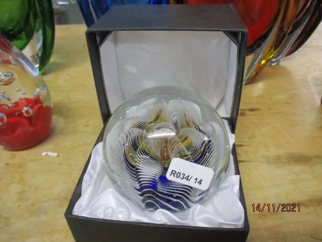 Art Glass Paperweight Image 1++