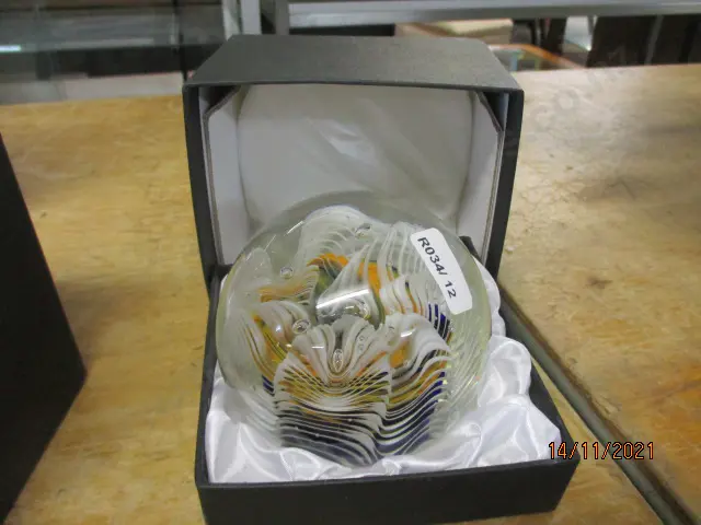 Art Glass Paperweight Image 1++