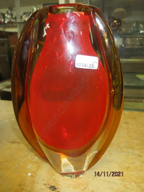 Art Glass Vase Image 1++