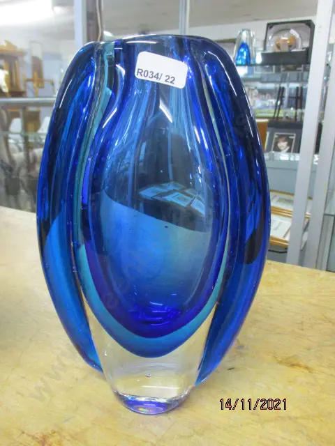 Art Glass Vase Image 1++