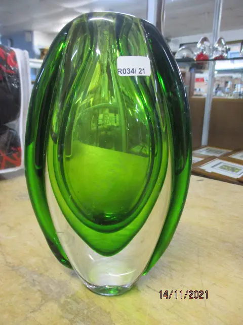 Art Glass Vase Image 1++