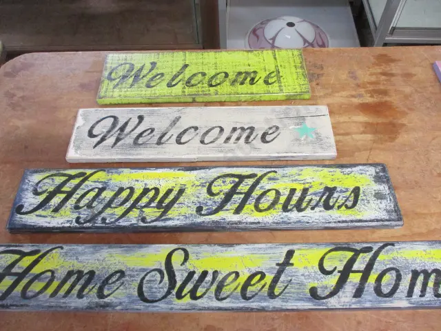 4 Wooden Signs Image 1++