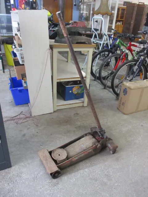 Floor Jack Image 1++