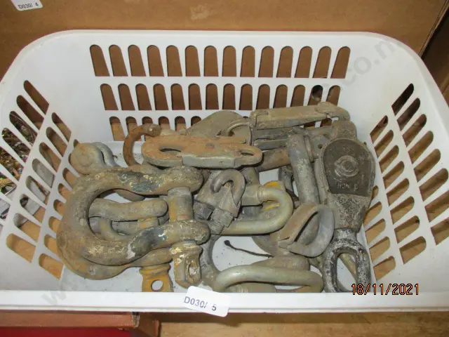 Shackles Image 1++