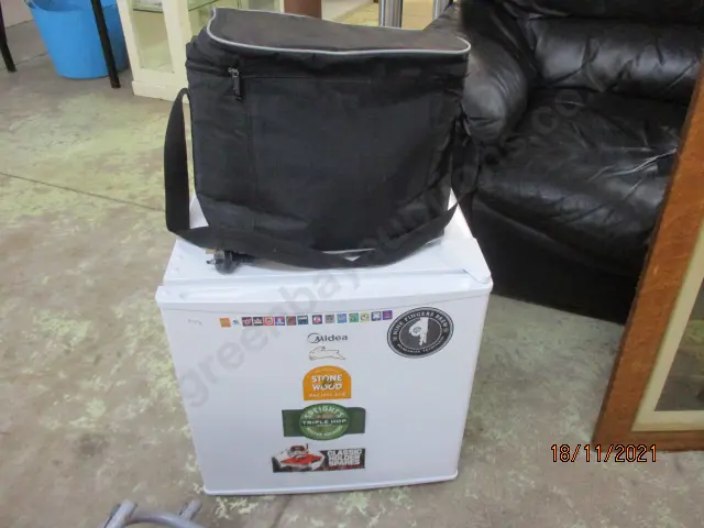Mini Fridge (dented) and Chiller Bag Image 1++