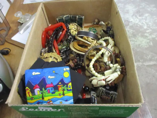 Box Costume Image 1++