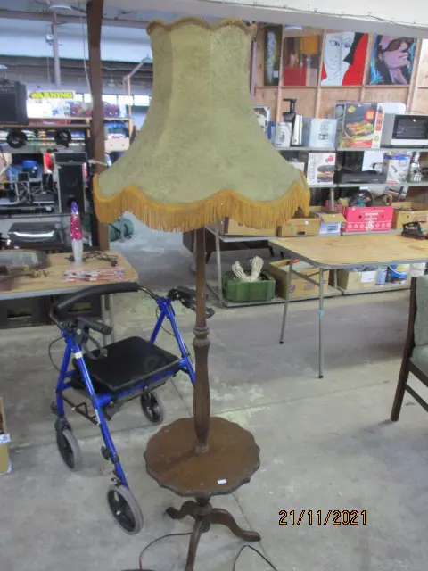 Retro Lamp Image 1++