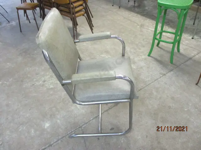 Retro Chair Image 1++
