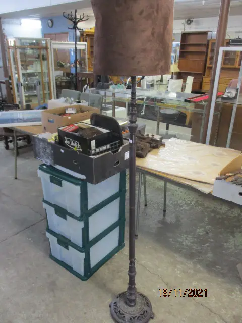 Floor Lamp Image 1++