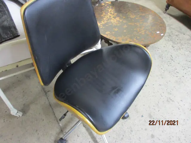 Retro Office Chair Image 1++