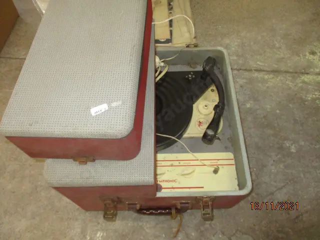 Vintage Record Player Image 1++