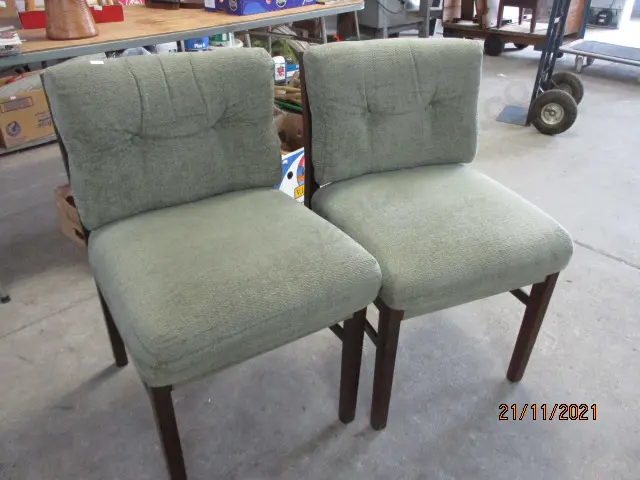 2 Chairs Image 1++
