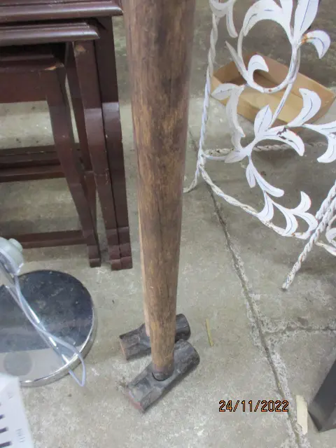 2 Hammers Image 1++
