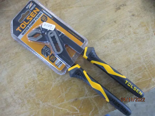 Pliers Image 1++