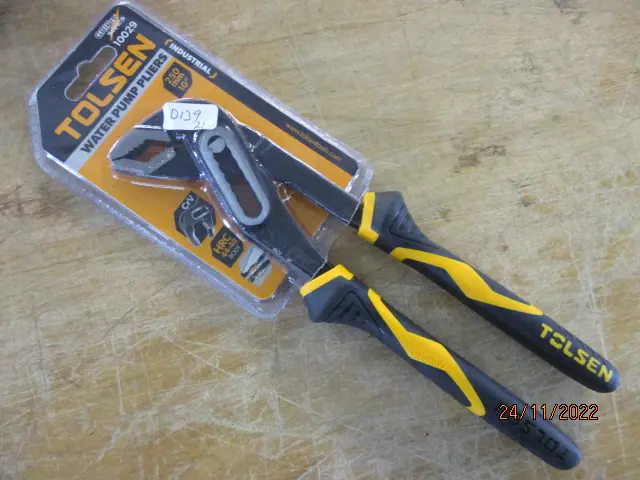 Pliers Image 1++