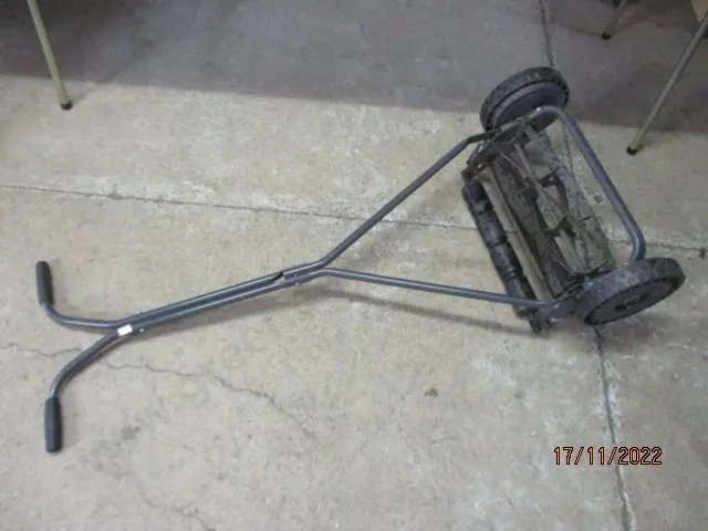 Hand Mower Image 1++