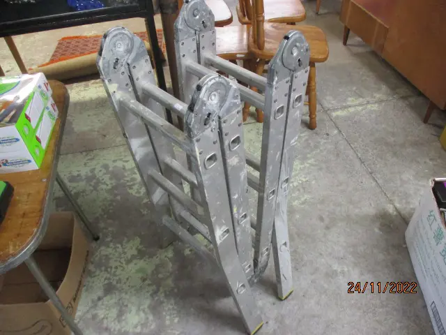 Folding Ladder Image 1++