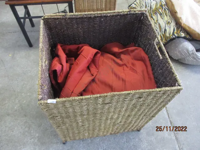 Hamper of Curtains Image 1++