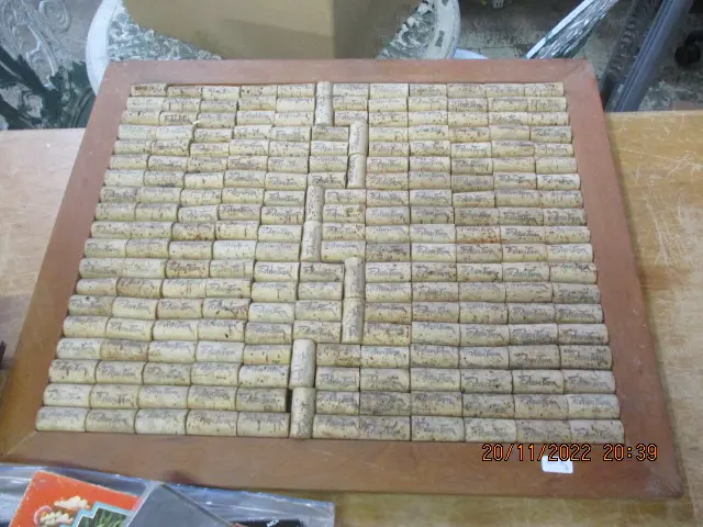 Corkboard Image 1++