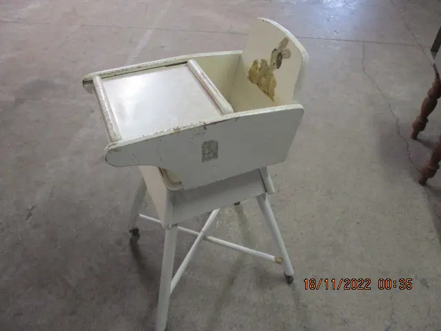 High Chair Image 1++