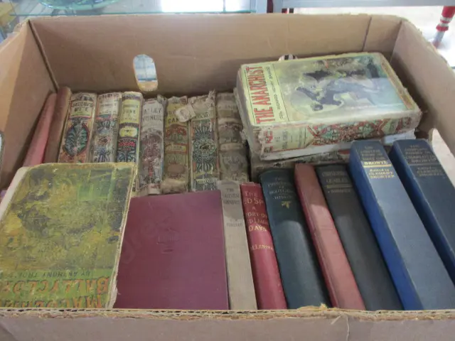 Books Image 1++
