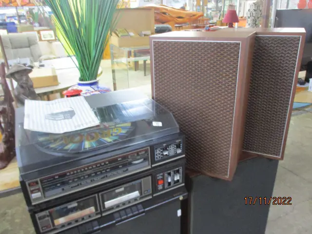 Retro Stereo Image 1++