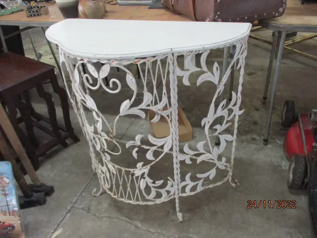 Metal Side Table Image 1++