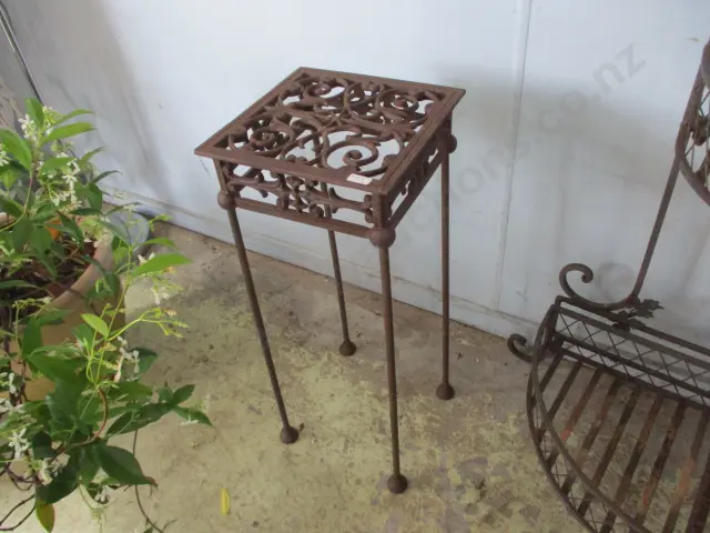 Iron Plantstand Image 1++