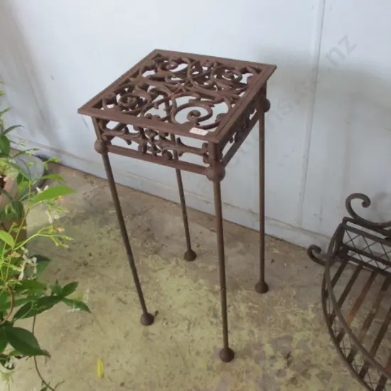 Iron Plantstand