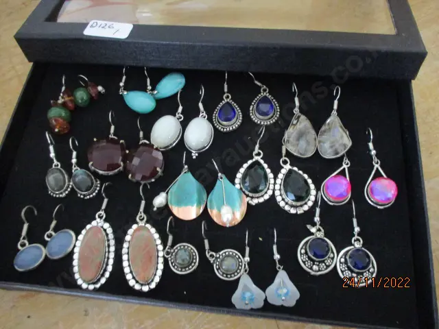 Earrings Image 1++
