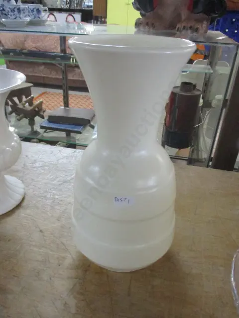 C/Lynn Vase Image 1++