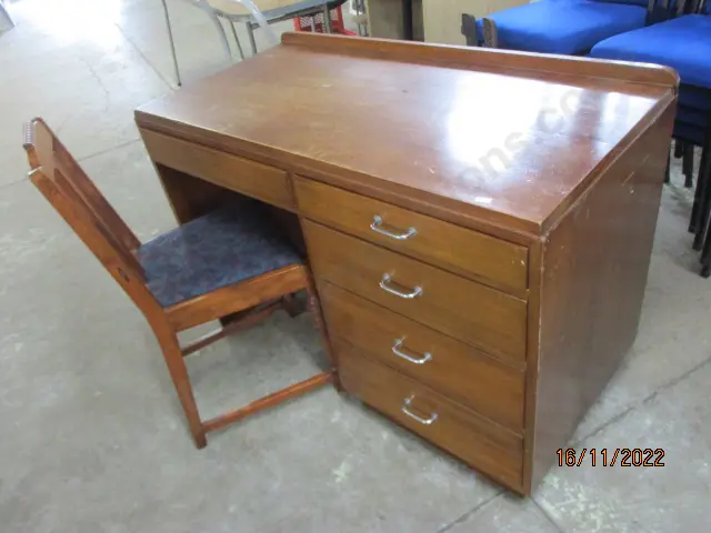 Desk and Chair Image 1++