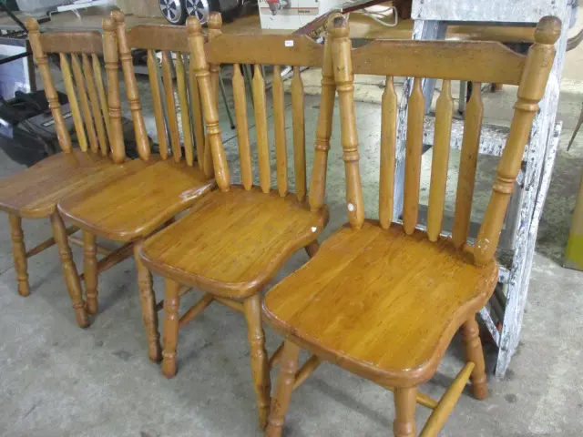 4 Chairs Image 1++