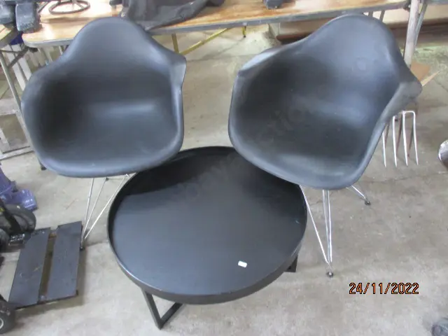Table and 2 Chairs Image 1++