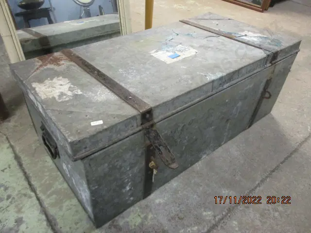 Metal Trunk Image 1++